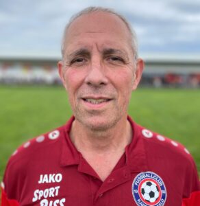 Read more about the article FC Kapellerfeld setzt auf den Nachwuchs: Neuer Trainer Peter Flicker setzt Zeichen